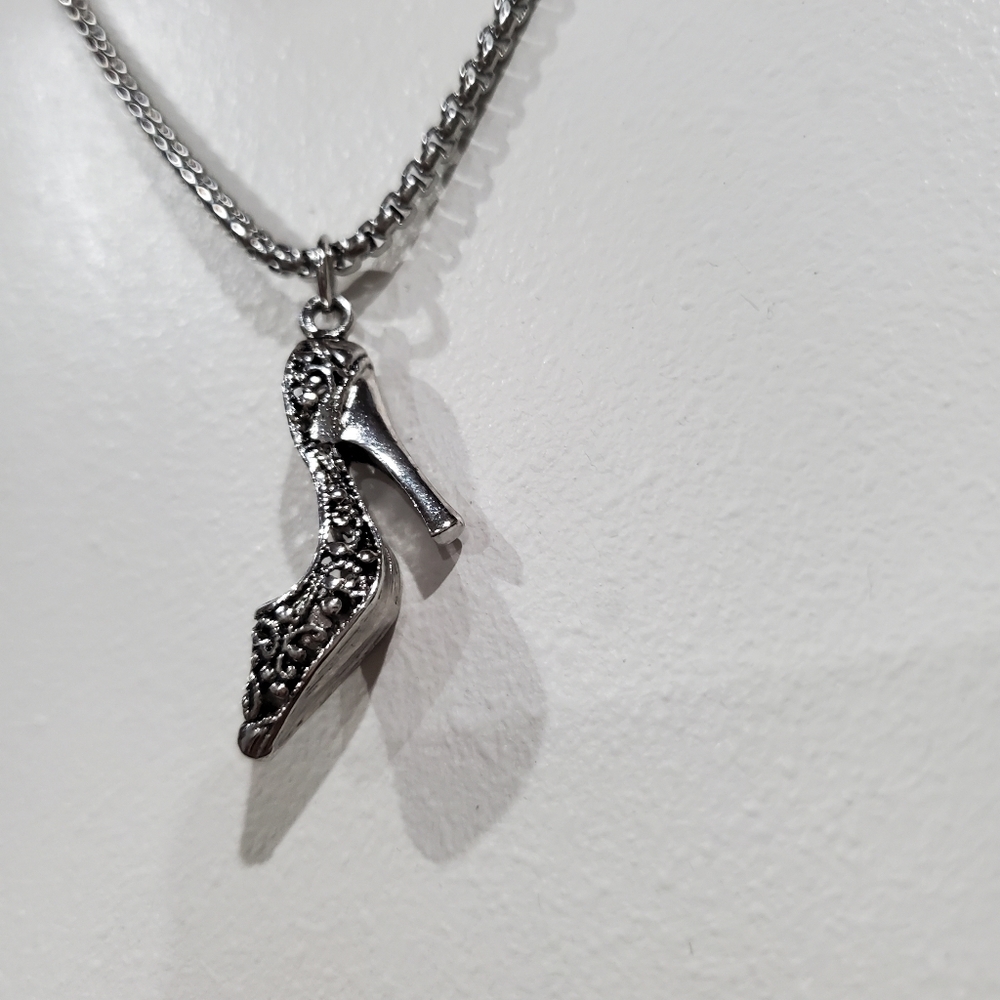 High Heel Shoe Necklace - New  Cinderella Costume Jewelry - Picture 10 of 12